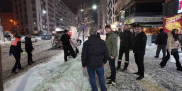 baskan-yolda-kalan-yolculari-evlerine-ulastirdi-44wSphq8.jpg