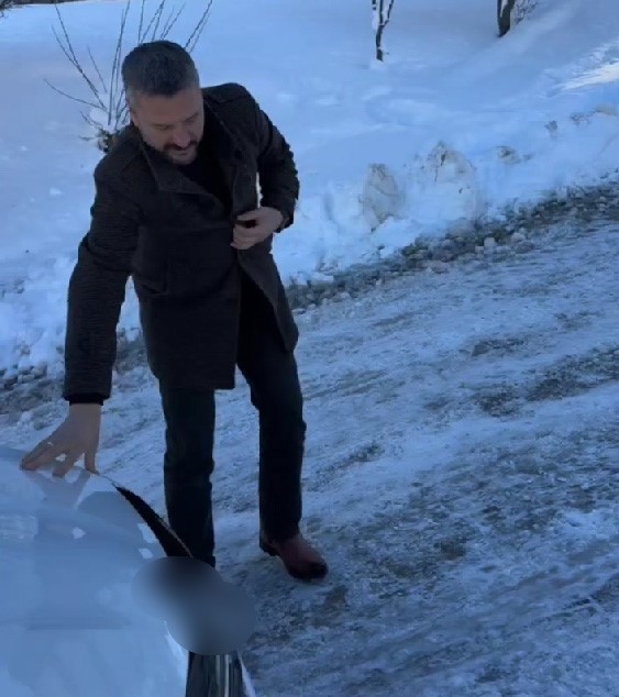 baskan yolda kaldi kendini elestirdi 1 AqgvvEsg