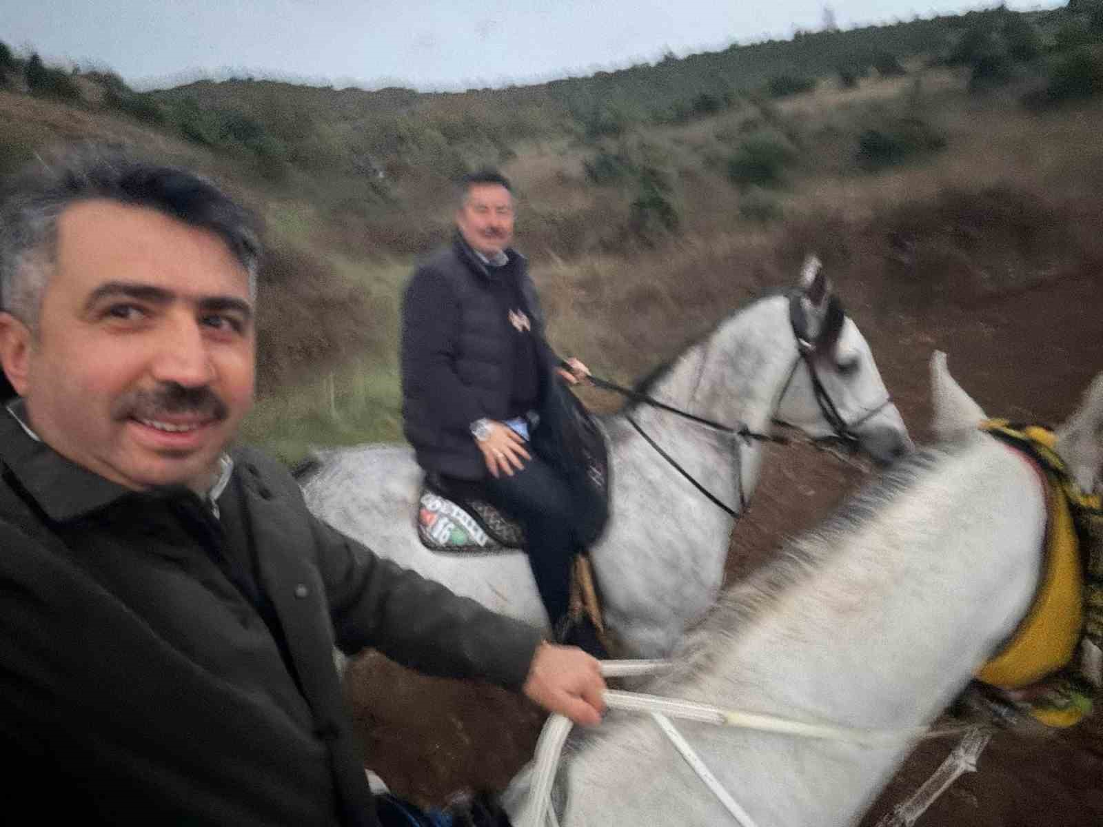 baskanlar ata binerek stres atti 0 mFHz4mST