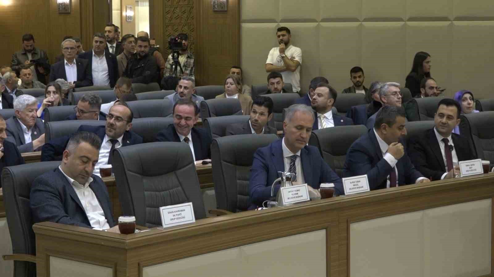Başkanvekili Biba: "Başkanlık koltuğuna oturmaya niyetim yok, çalışmaya geldim, bulunduğum sürece de çalışacağım" 6 baskanvekili biba baskanlik koltuguna oturmaya niyetim yok calismaya geldim bulundugum surece de calisacagim 2 zMFkBTdl