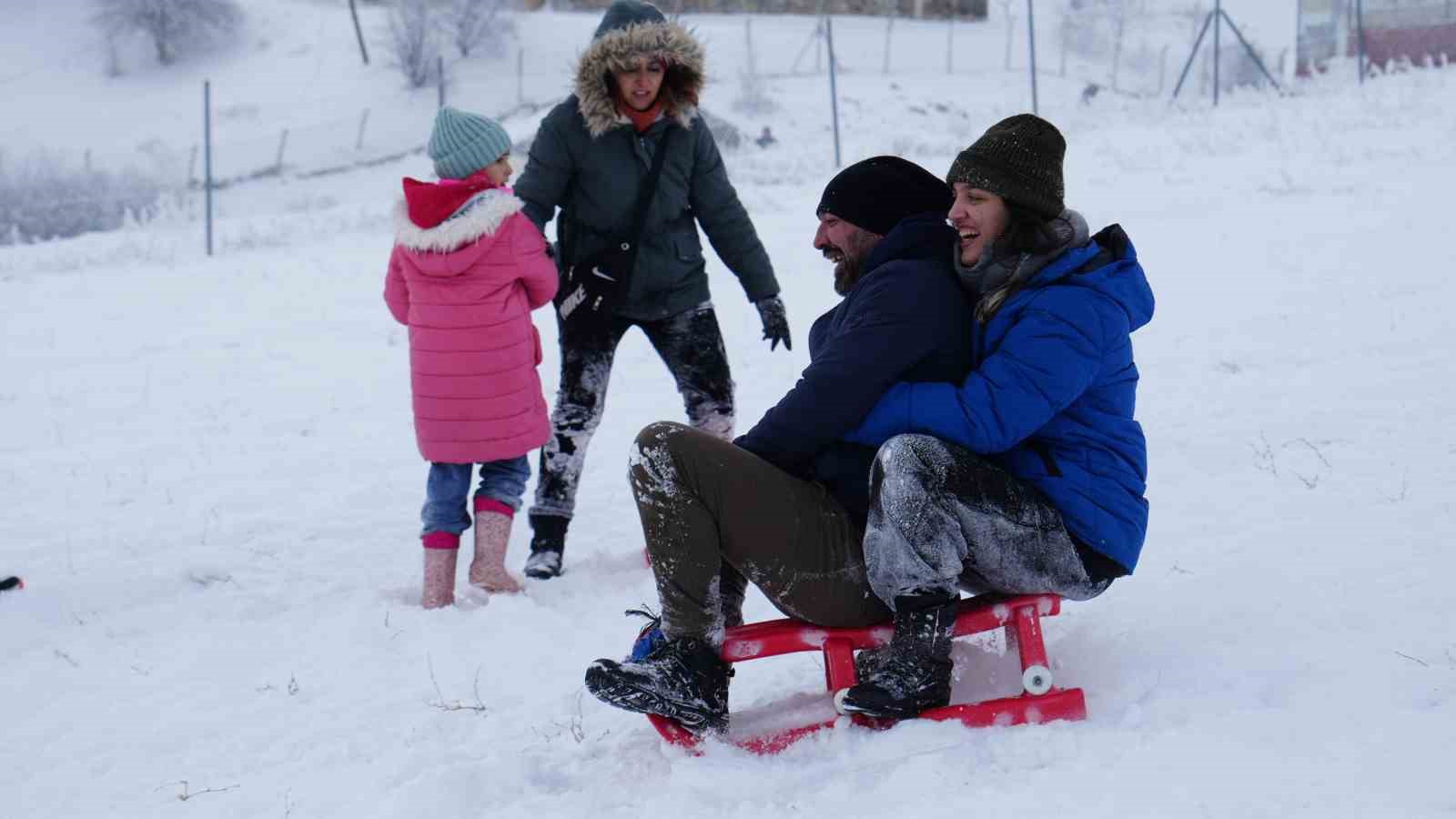 baskentliler yilin ilk gununde elmadag kayak merkezine akin etti 2 g3mk1ukt
