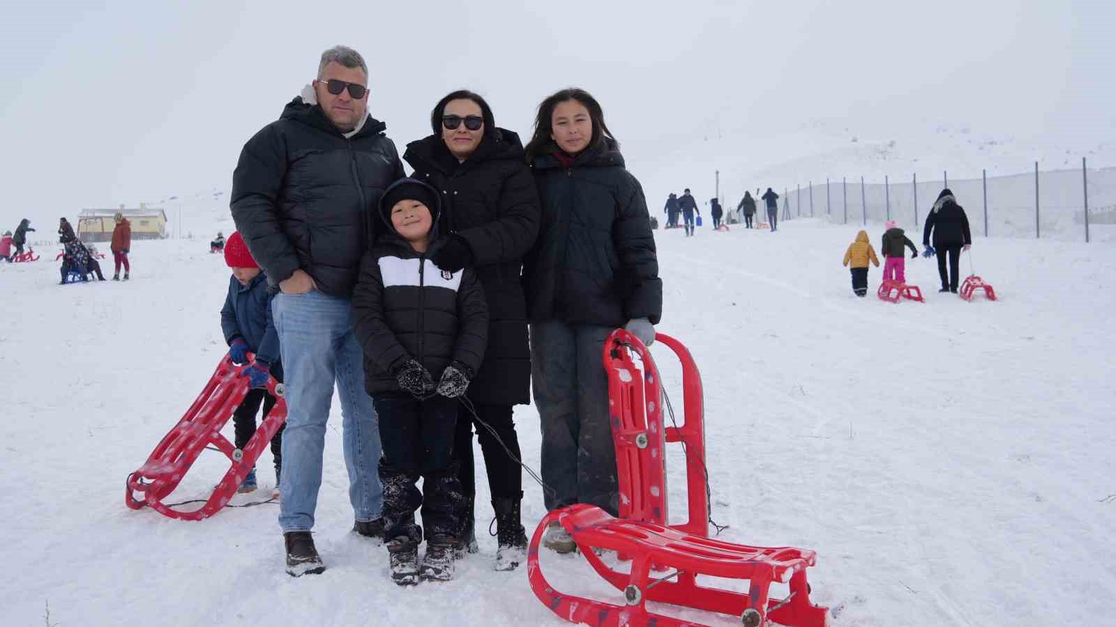 baskentliler yilin ilk gununde elmadag kayak merkezine akin etti 7 L9UyQsPb