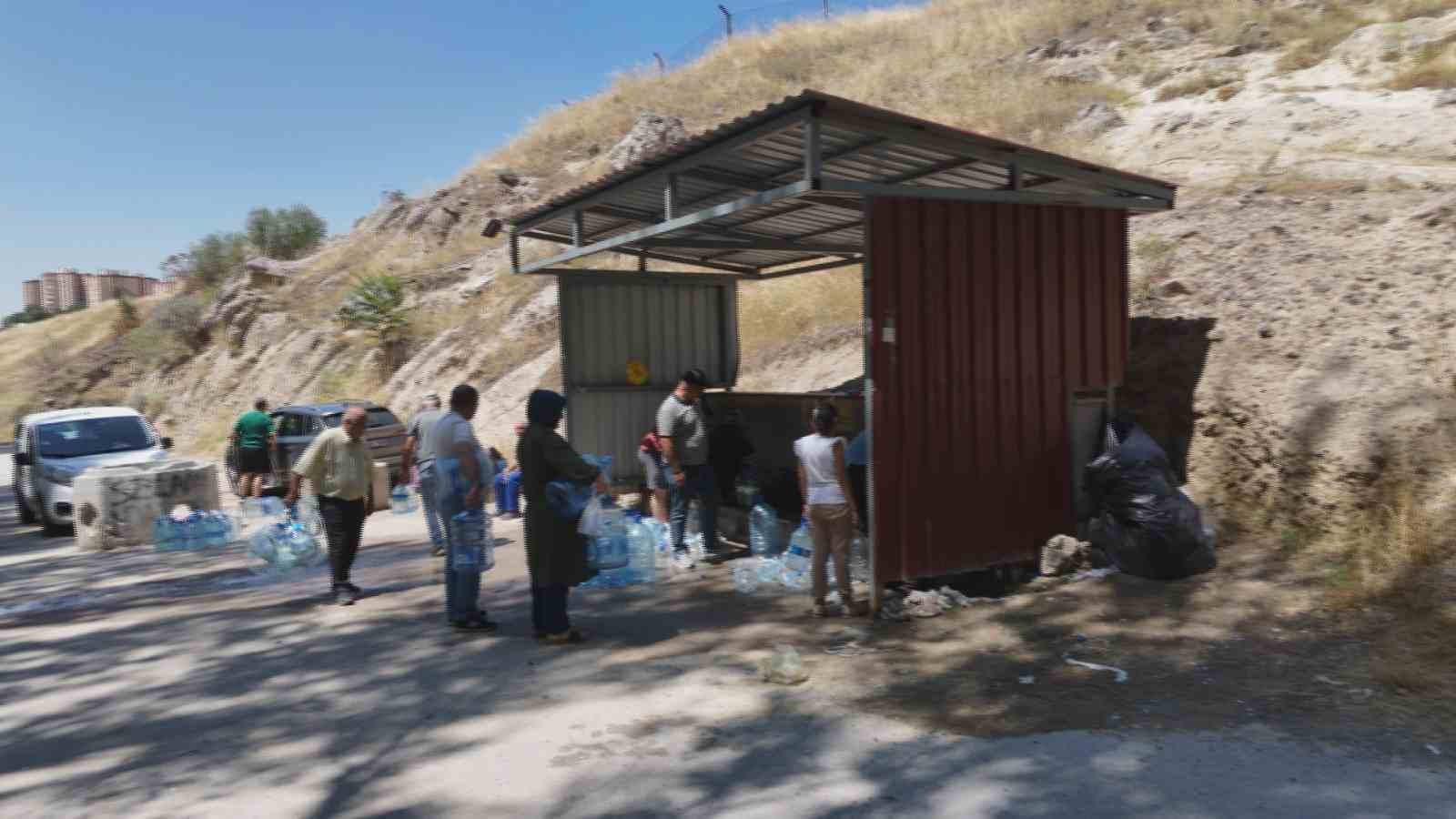 Başkentte 3 gün susuz kaldılar, çeşmelere akın ettiler 5 baskentte 3 gun susuz kaldilar cesmelere akin ettiler 1