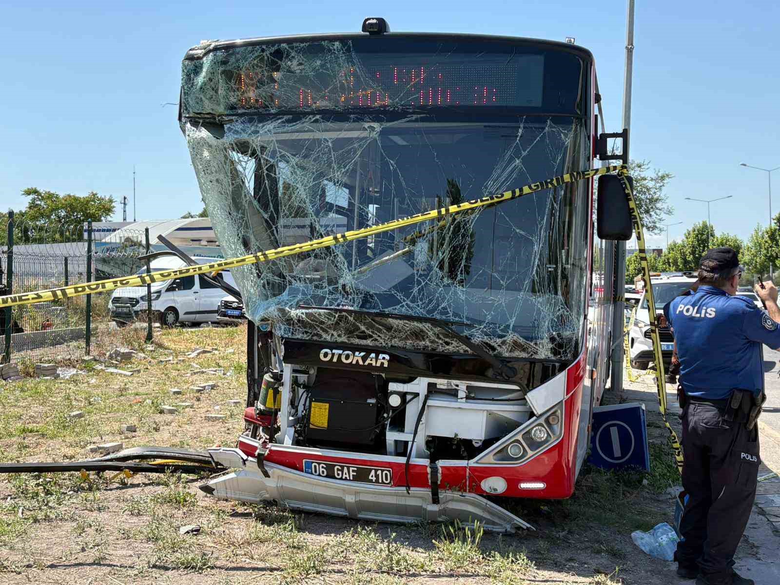 Başkentte EGO otobüsü kaza yaptı: 1 ölü, 9 yaralı 4 baskentte ego otobusu kaza yapti 1 olu 9 yarali 0