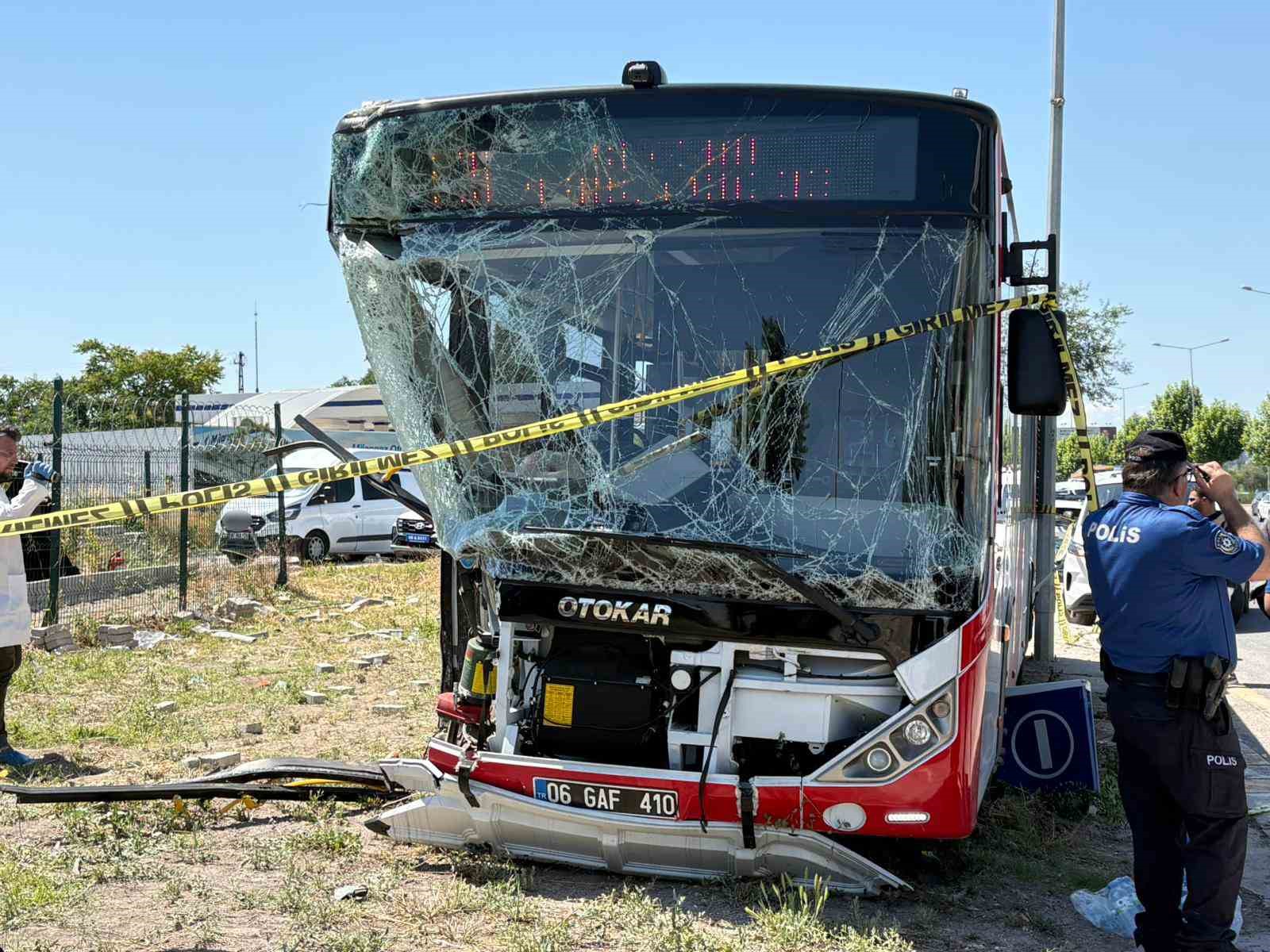 Başkentte EGO otobüsü kaza yaptı: 1 ölü, 9 yaralı 5 baskentte ego otobusu kaza yapti 1 olu 9 yarali 1 AYz9dhTl