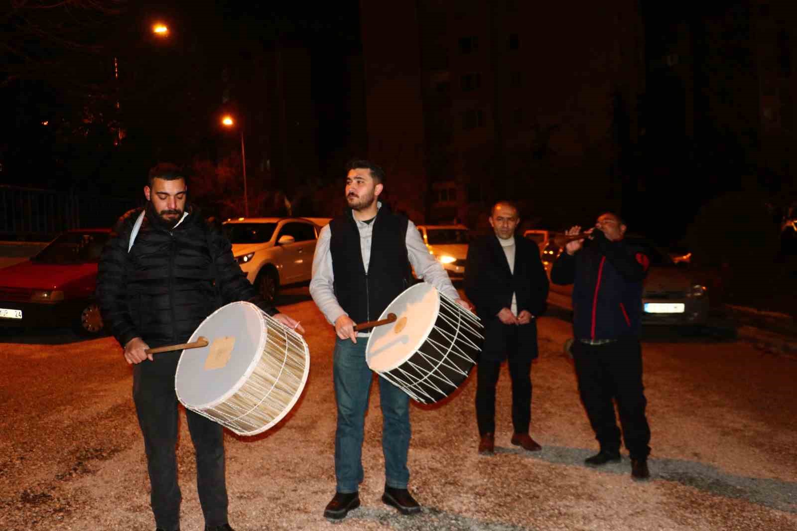 baskentte ramazan davulculari mesaiye basladi 0 c56y8KSJ
