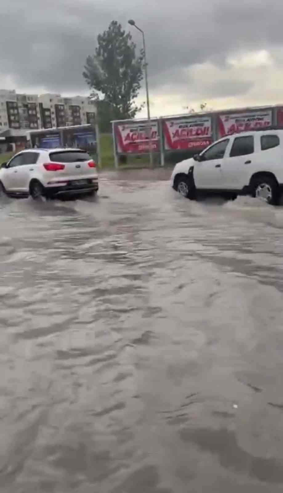 baskentte saganak etkili oldu yollar gole dondu 0 QdqWdAGF