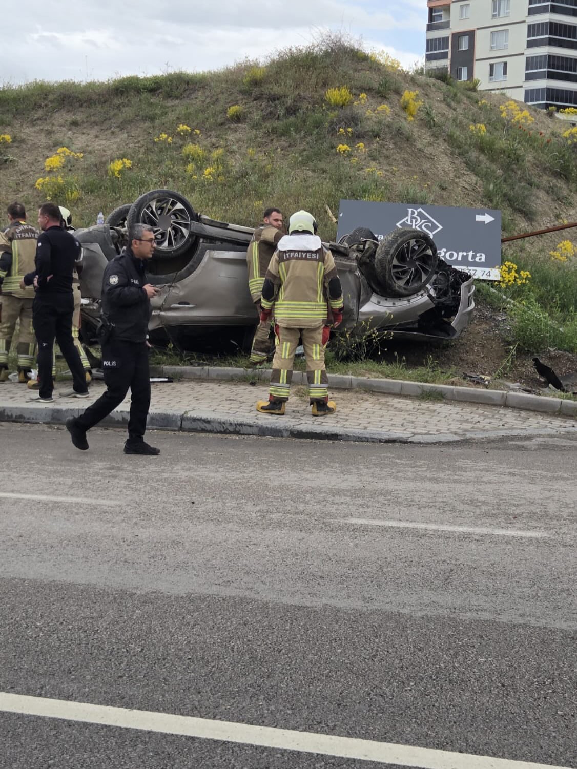 baskentte takla atan otomobilden 3 kisi yarali kurtuldu 1 SHiQktTa