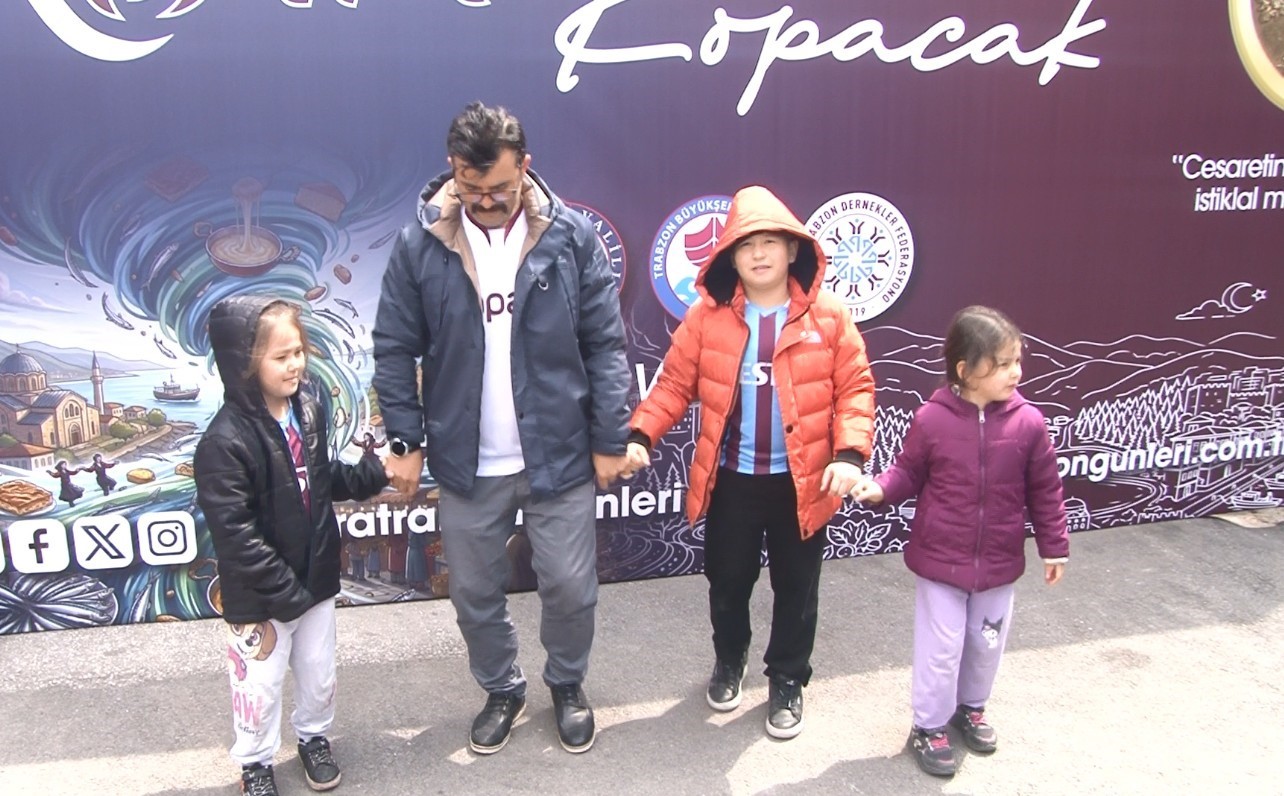Başkentte Trabzon Günleri: Şenol Güneş ve Tolga Zengin vatandaşlarla buluştu 5 baskentte trabzon gunleri senol gunes ve tolga zengin vatandaslarla bulustu 1 k5lWp3Kq