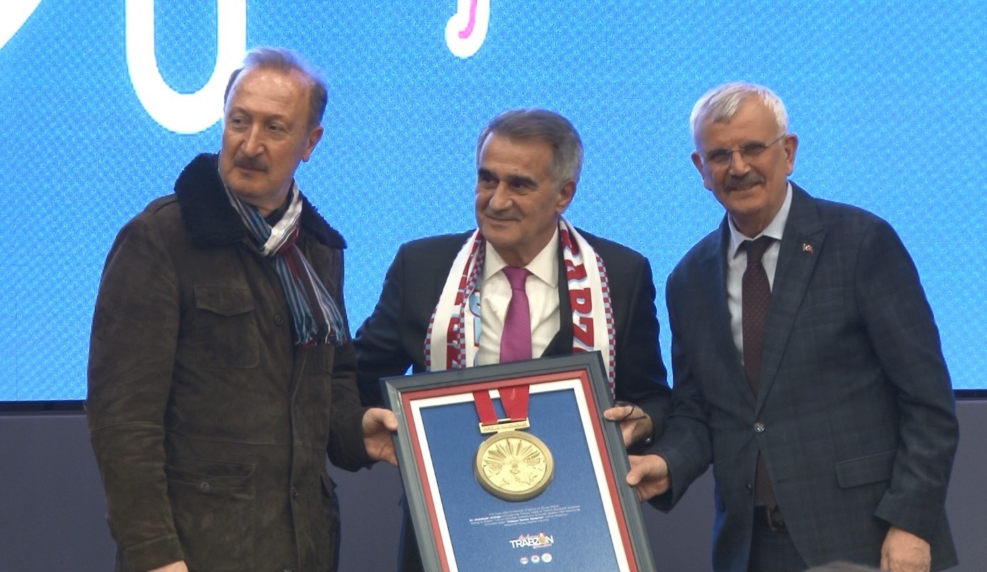 Başkentte Trabzon Günleri: Şenol Güneş ve Tolga Zengin vatandaşlarla buluştu 6 baskentte trabzon gunleri senol gunes ve tolga zengin vatandaslarla bulustu 2 WDj66Hdn