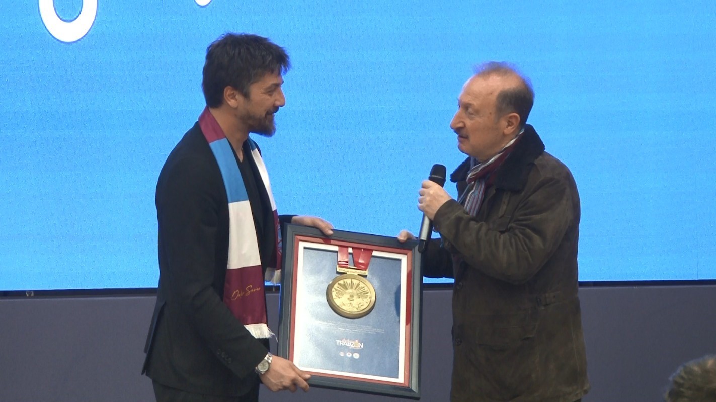 Başkentte Trabzon Günleri: Şenol Güneş ve Tolga Zengin vatandaşlarla buluştu 9 baskentte trabzon gunleri senol gunes ve tolga zengin vatandaslarla bulustu 5 cQBmIq4U