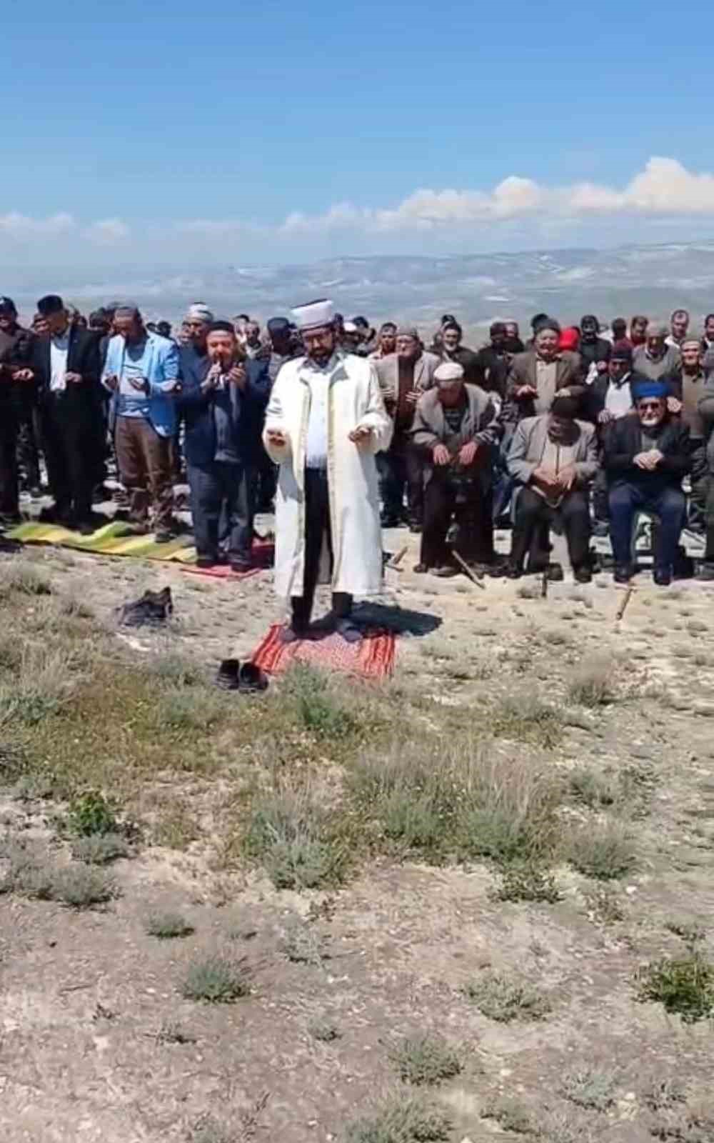 baskentte vatandaslardan yagmur duasi 0 5gU6f65M