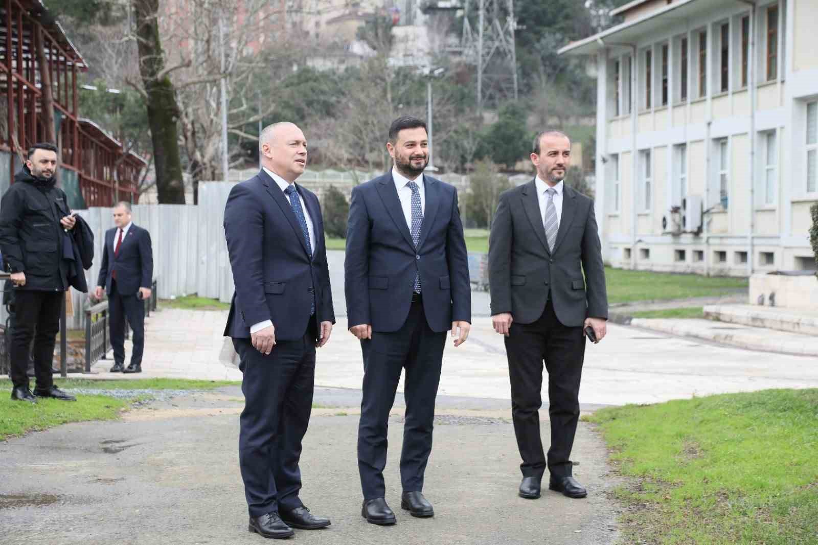 baskonsolos kellerden baskan oztekine ziyaret 0 HiNvPhlk