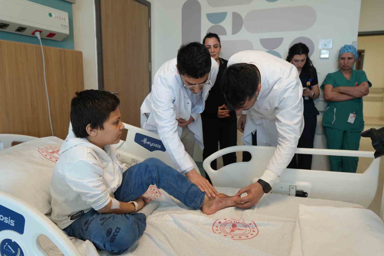 Başparmağında ileri derece hareket kısıtlılığı olan çocuk, operasyonla sağlığına kavuştu 9 basparmaginda ileri derece hareket kisitliligi olan cocuk operasyonla sagligina kavustu 5 6hyO5hYY