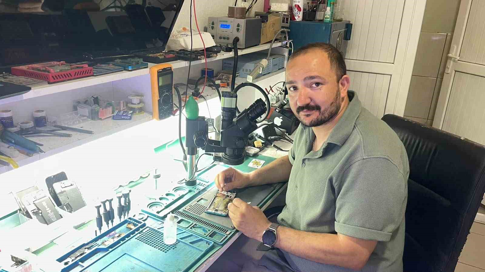 Bataryası değiştirilmek istenen cep telefonu bir anda alev aldı 4 bataryasi degistirilmek istenen cep telefonu bir anda alev aldi 0 JNKXANnv