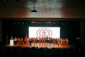 Öğrenciler sahnede devleşti, Maarif Öğrenci Korosu büyük ilgi gördü 1 thumbnail