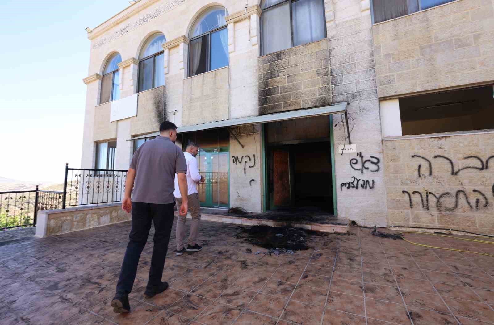 Batı Şeria’da Yahudiler, camileri ateşe verdi 5 bati seriada yahudiler camileri atese verdi 1