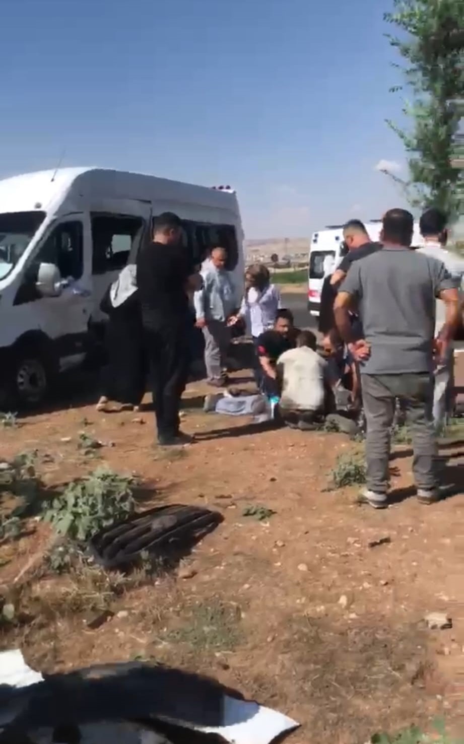 batman cevre yolunda para nakil araci ile minibus carpisti 15 yarali 1 2FVeHBVB