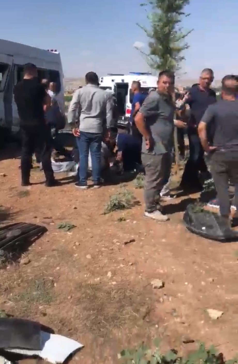 batman cevre yolunda para nakil araci ile minibus carpisti 15 yarali 2 nkp1nLIf