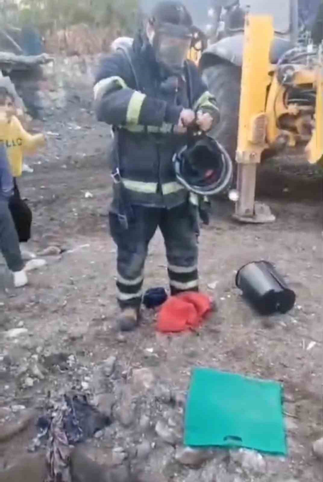 batman itfaiyesi 20 metrelik kuyuya dusen horozu kurtardi 2 SiIKB9nO