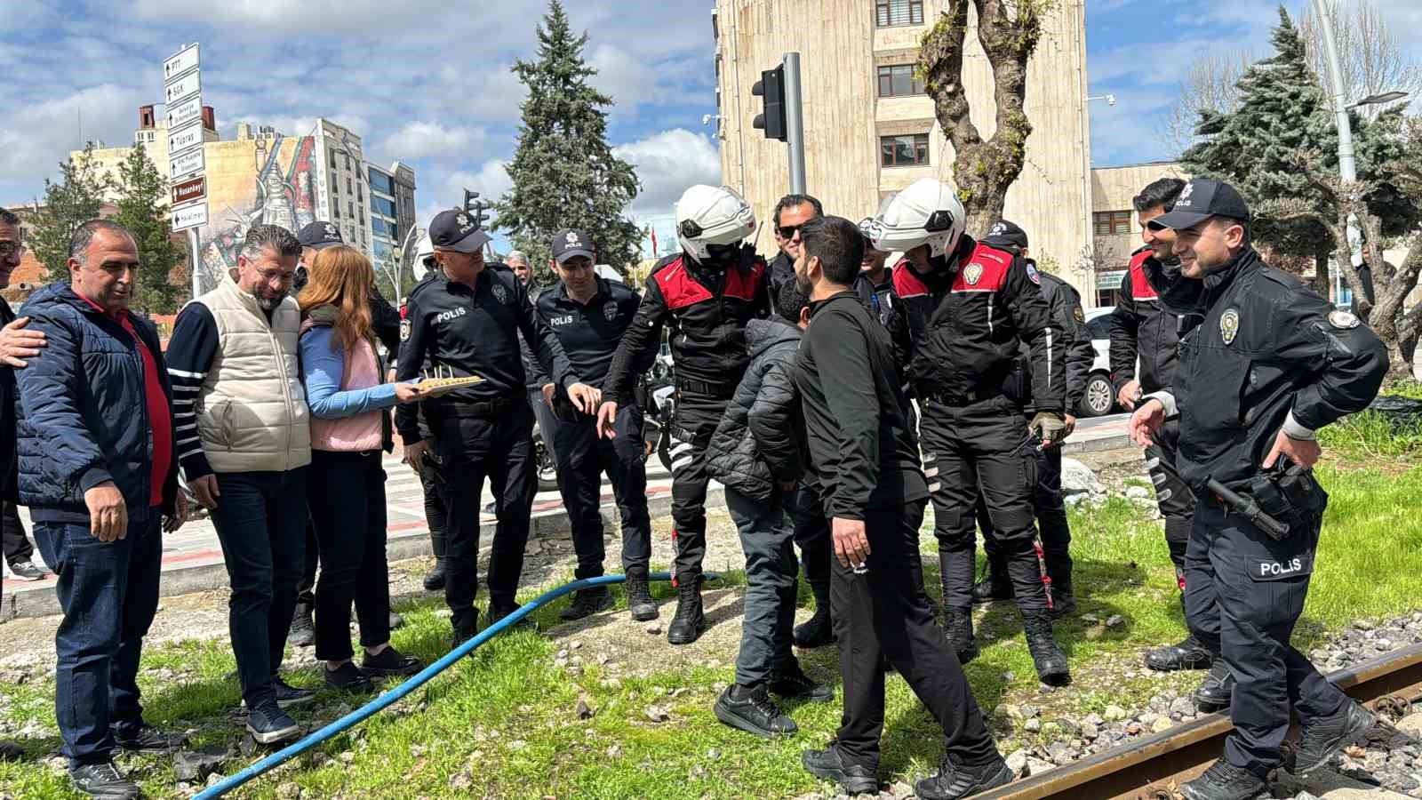 Batman polisine tatlı sürpriz 5 batman polisine tatli surpriz 1 gGQjlNqA
