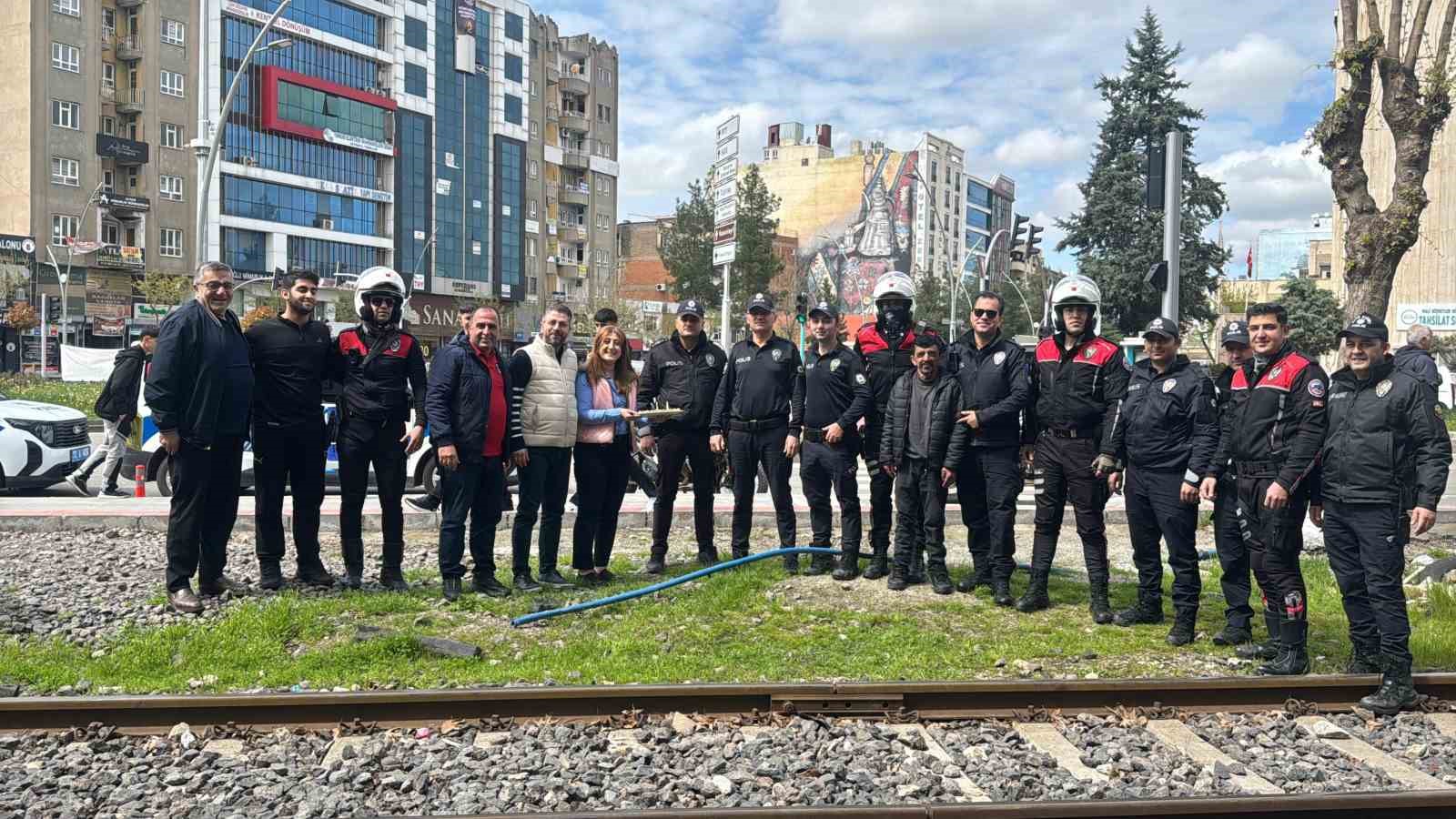Batman polisine tatlı sürpriz 6 batman polisine tatli surpriz 2 lR6PnVLt