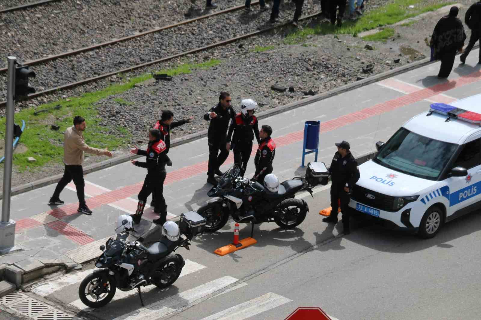 Batman polisine tatlı sürpriz 8 batman polisine tatli surpriz 4 LeVhZfN6