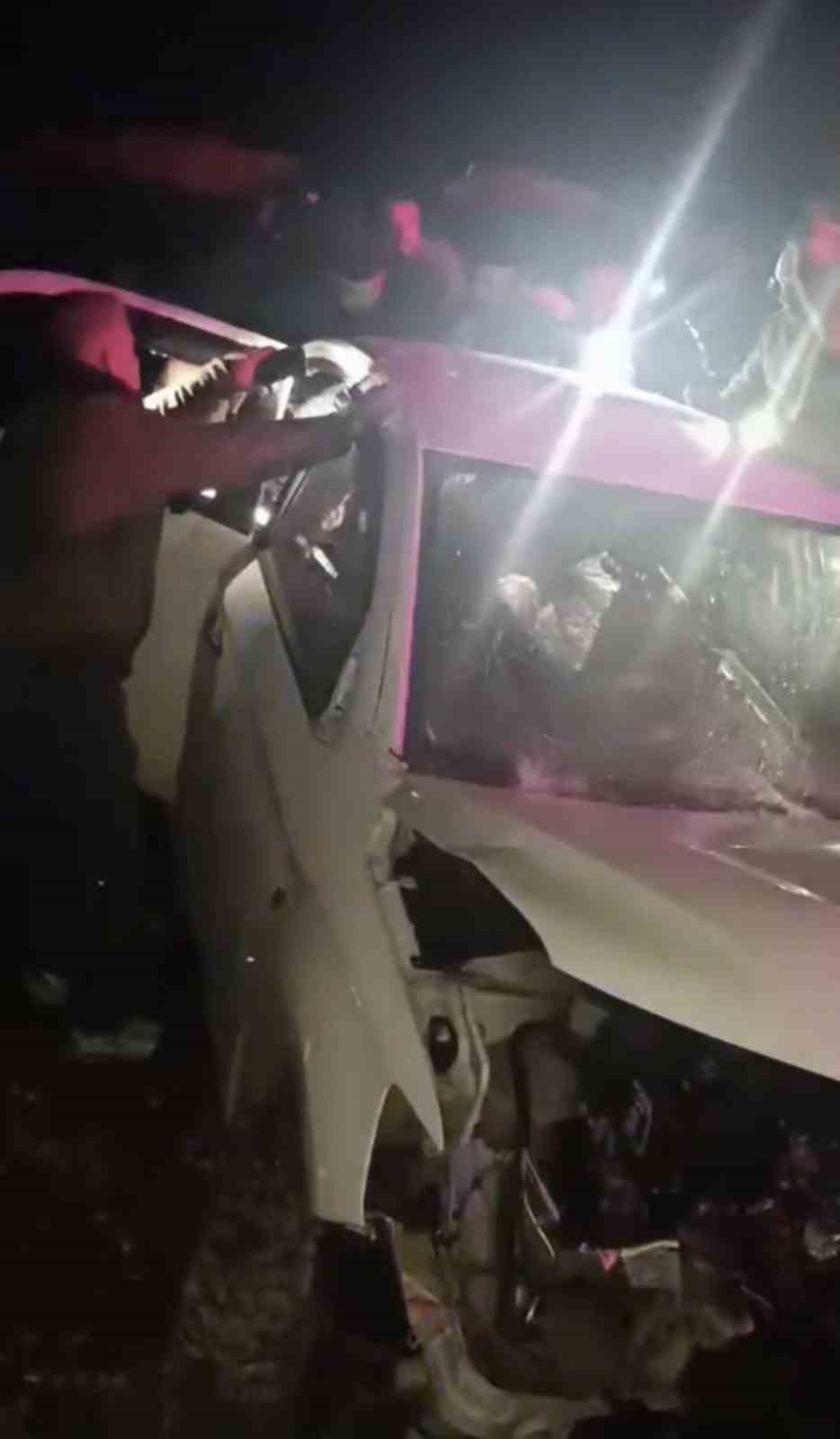batman siirt karayolunda trafik kazasi 3 yarali 1 BHGRgdg7