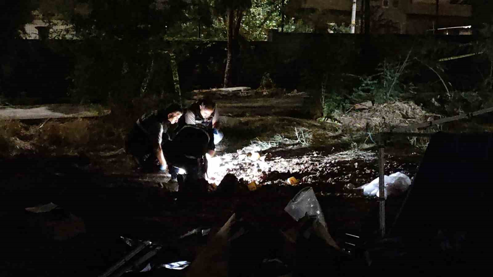 Batman Valiliği: "3 kişinin öldüğü silahlı saldırı önceki husumetin devamı" 4 batman valiligi 3 kisinin oldugu silahli saldiri onceki husumetin devami 0 Gfjgsd3j