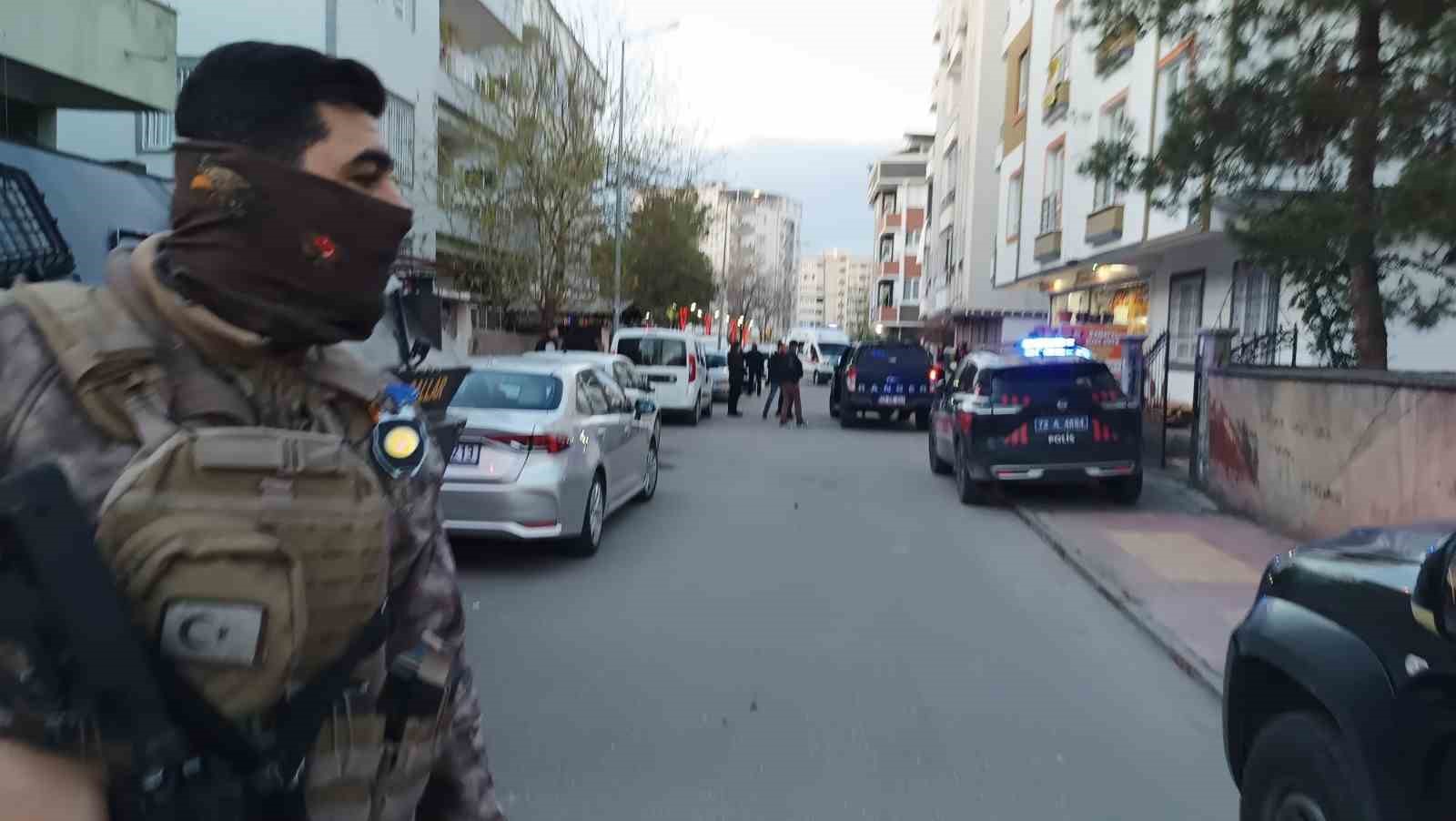 batman valiligi acikladi 2 kisinin hayatini kaybettigi saldirinin faili yakalandi 0 LevJw8hr