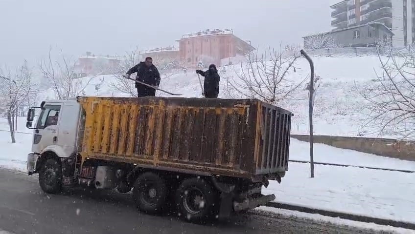 Batman’a uzun yıllar sonra lapa lapa kar yağdı, vatandaşlar sokağa döküldü 6 batmana uzun yillar sonra lapa lapa kar yagdi vatandaslar sokaga dokuldu 2 D5UHIbGs