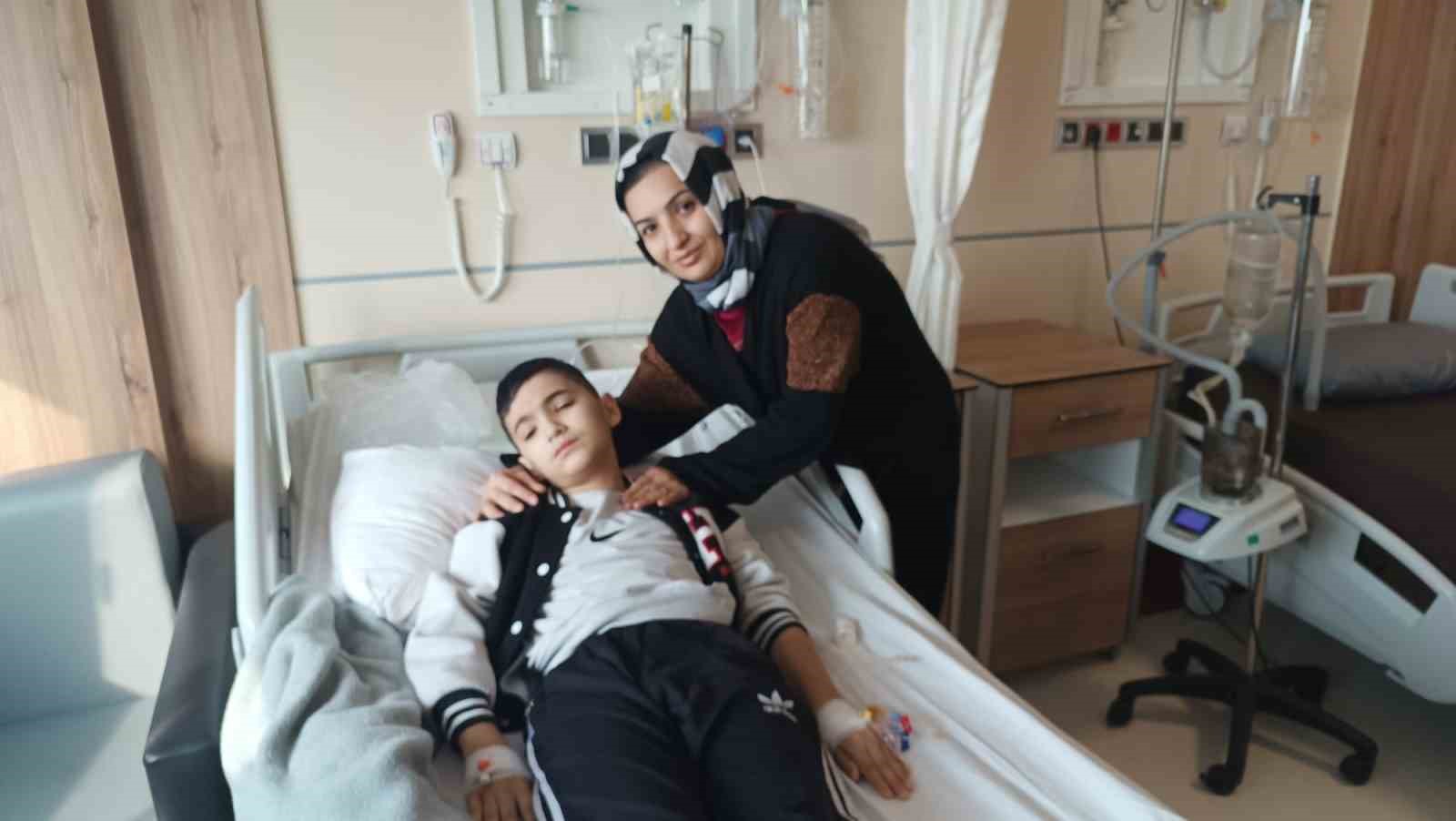 batmanda 13 yasindaki cocuk 52 gundur oksuruk nobeti yasiyor 3