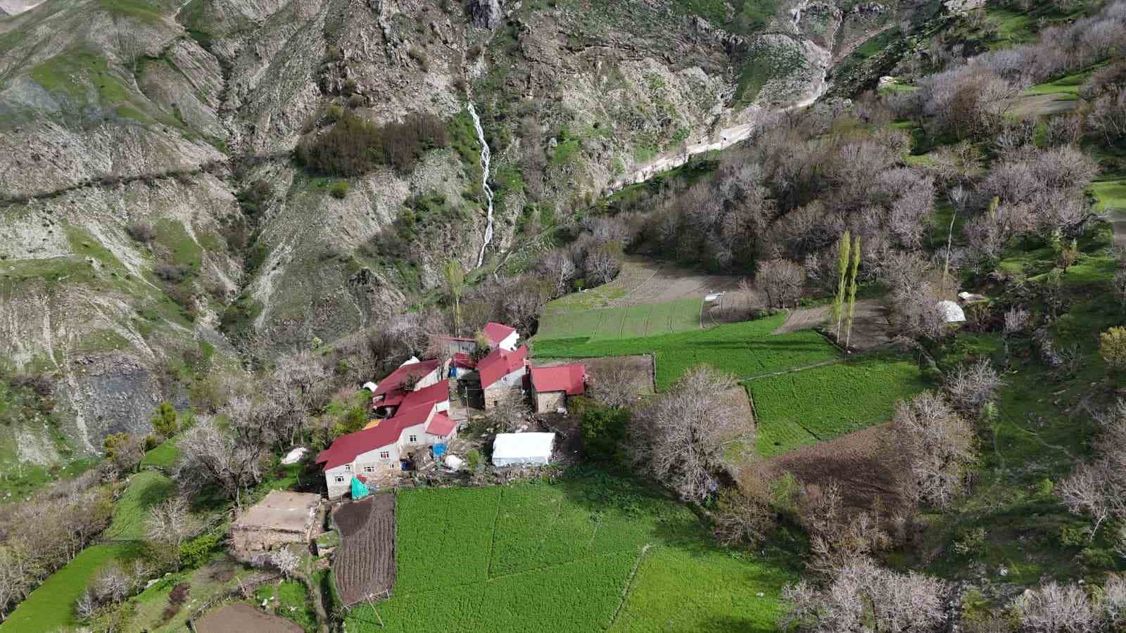 batmanda 3 metre yuksekligindeki kar magaralari hayran birakiyor 0 bSCIz5mH