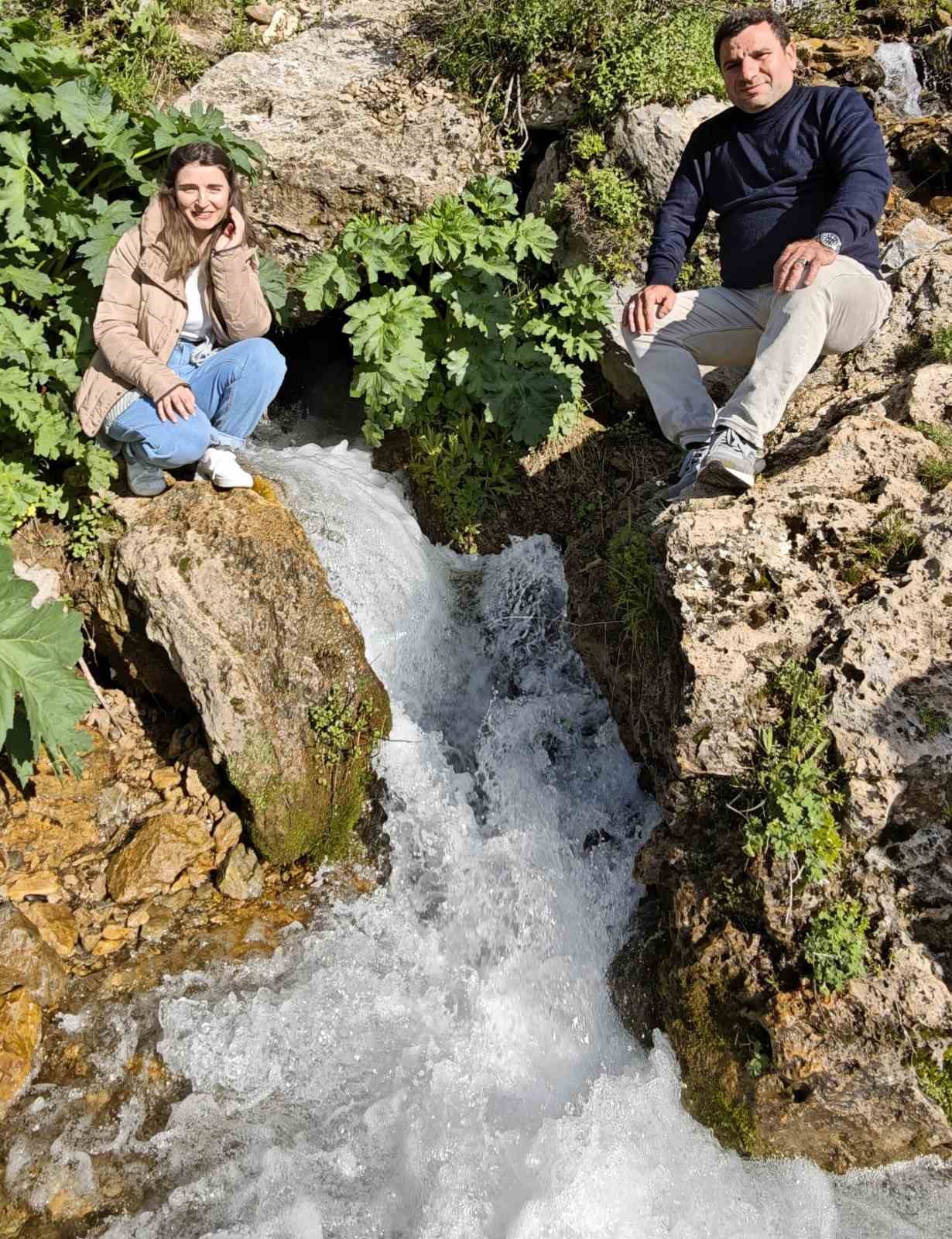 batmanda 3 metre yuksekligindeki kar magaralari hayran birakiyor 11