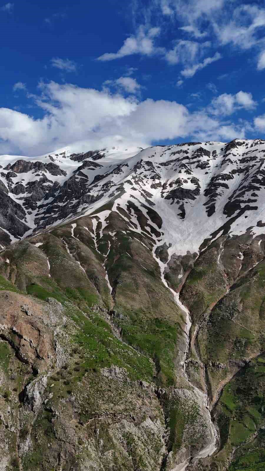 batmanda 3 metre yuksekligindeki kar magaralari hayran birakiyor 12 wvSgHdIl