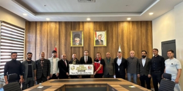 batmanda-340-bin-lira-ile-rekor-fiyata-satilan-bir-kilo-balin-geliri-besicilere-verildi-OG3dDdyw.jpg