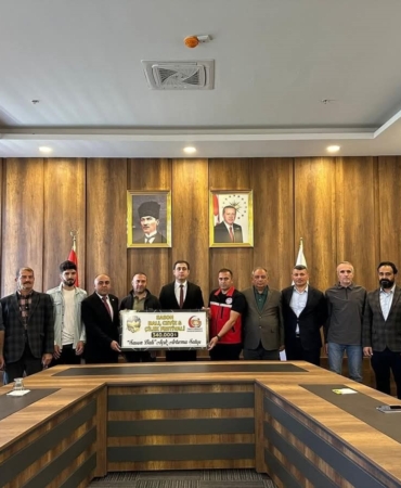 batmanda-340-bin-lira-ile-rekor-fiyata-satilan-bir-kilo-balin-geliri-besicilere-verildi-OG3dDdyw.jpg