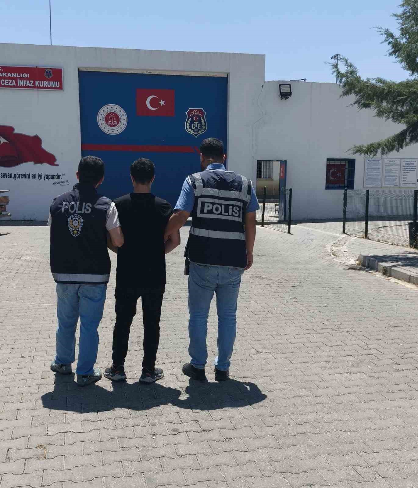 Batman’da 46 yıl hapis cezası bulunan firari yakalandı 5 batmanda 46 yil hapis cezasi bulunan firari yakalandi 1 XDtnNnzJ