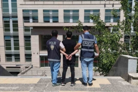 Seyir halindeki servis midibüsü alev alev yandı 1 thumbnail