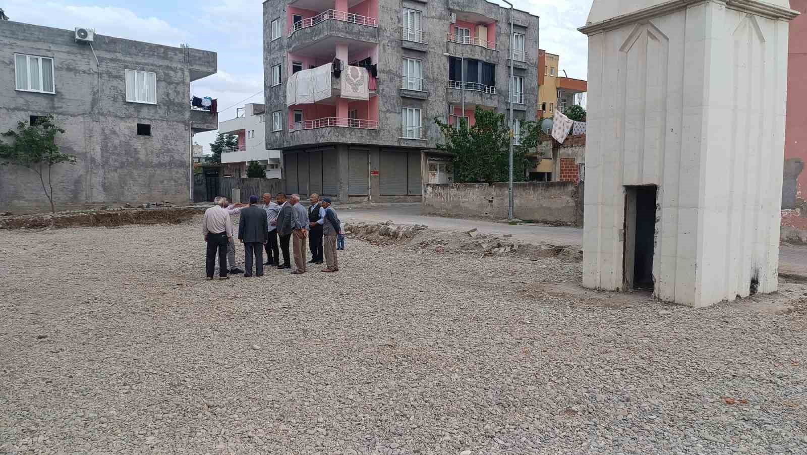 batmanda 50 yillik cami yikildi minaresi kaldi 2 5t5stZ7y