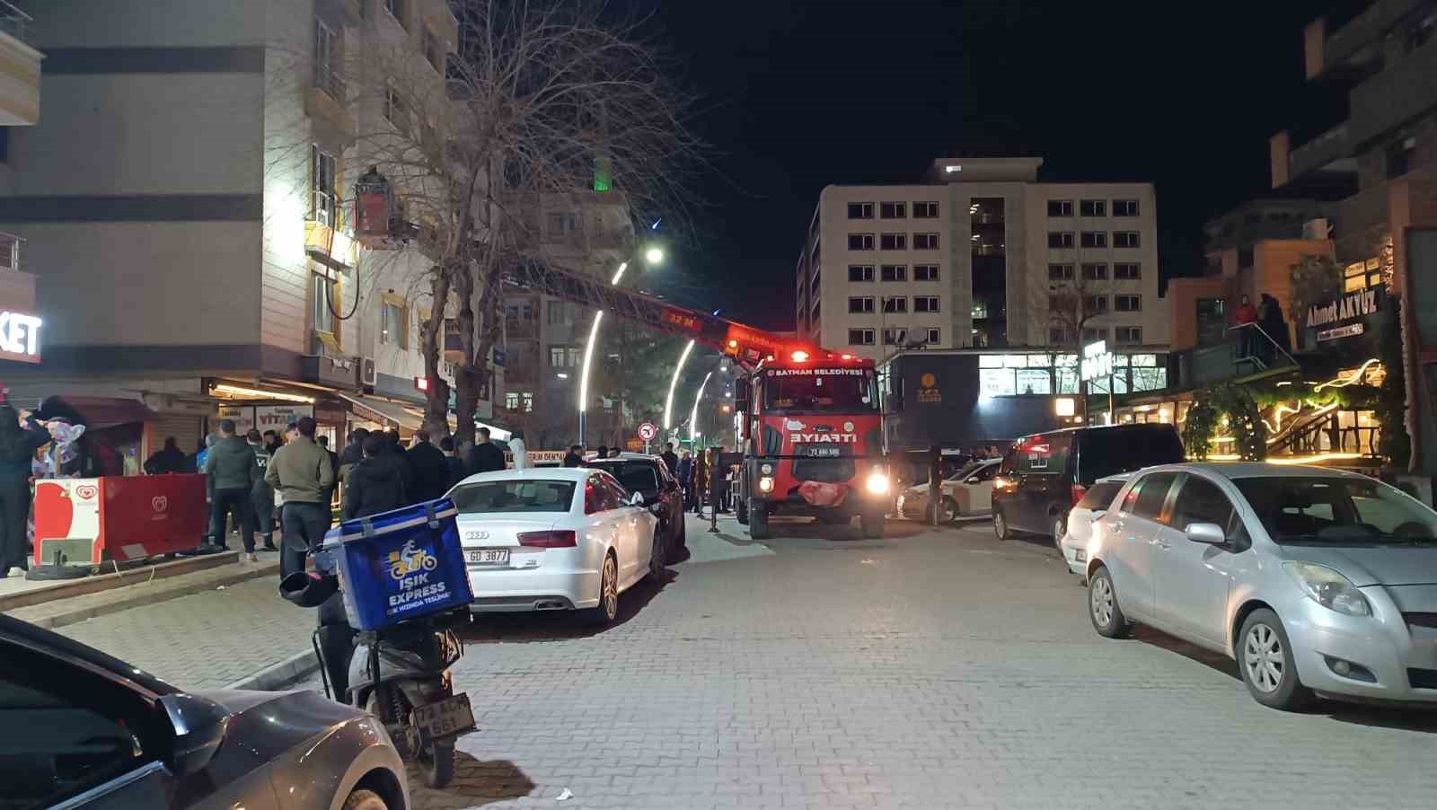 batmanda 7 katli binada korkutan yangin 2 1mQU2ECS