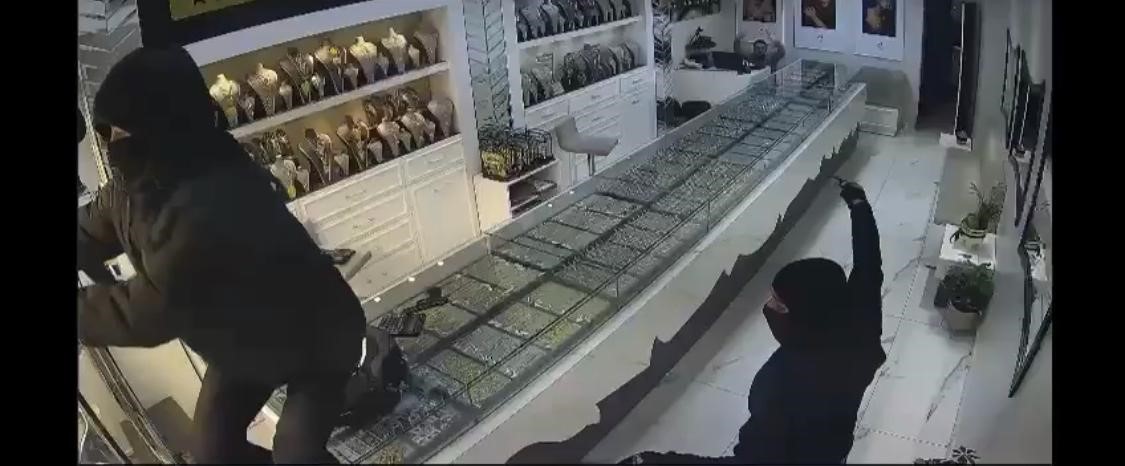 batmanda 90 saniyede milyonluk kuyumcu soygunu kamerada 1 BFCjLZNI