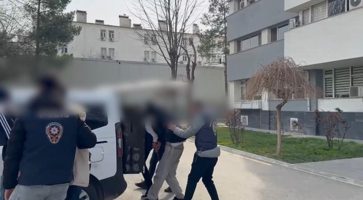 batmanda alikonulan sahis kurtarildi 5 kisi tutuklandi 1 F5DaH9Gq