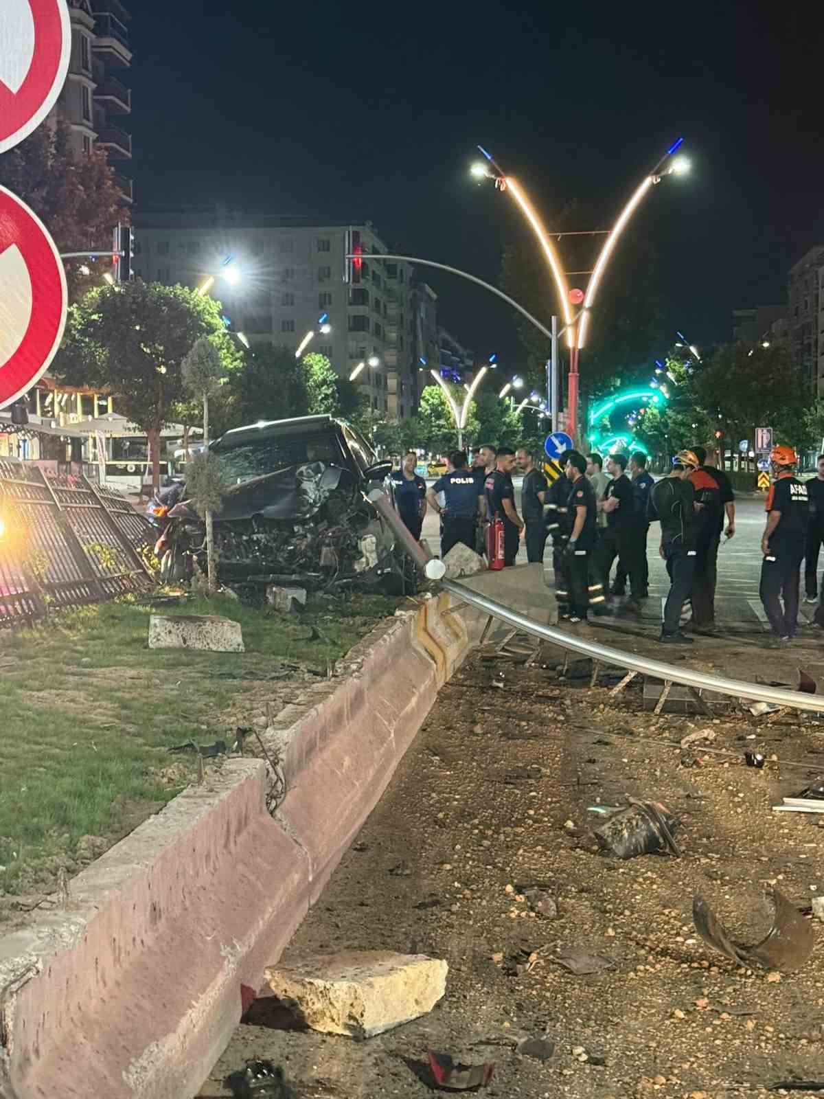 batmanda araclar carpisti 3 yarali 0 7mzDOFa3