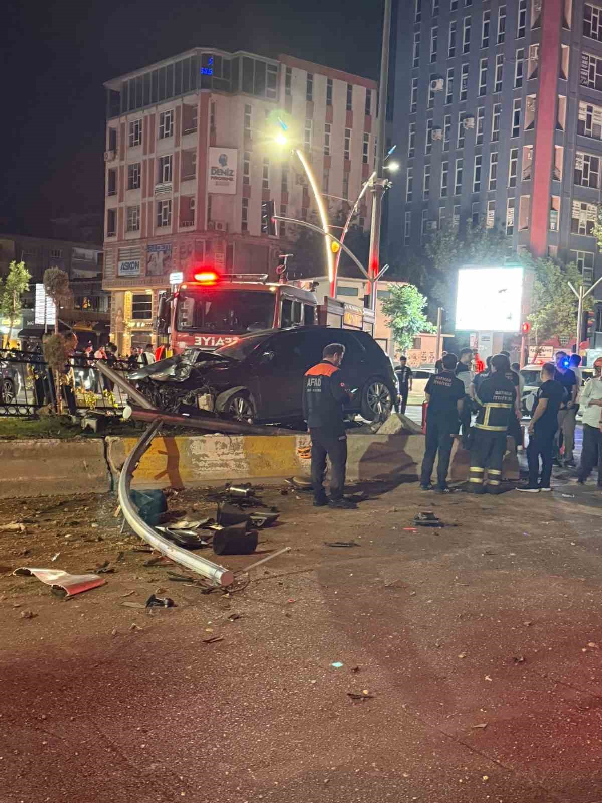 batmanda araclar carpisti 3 yarali 1 IYqkNJyp