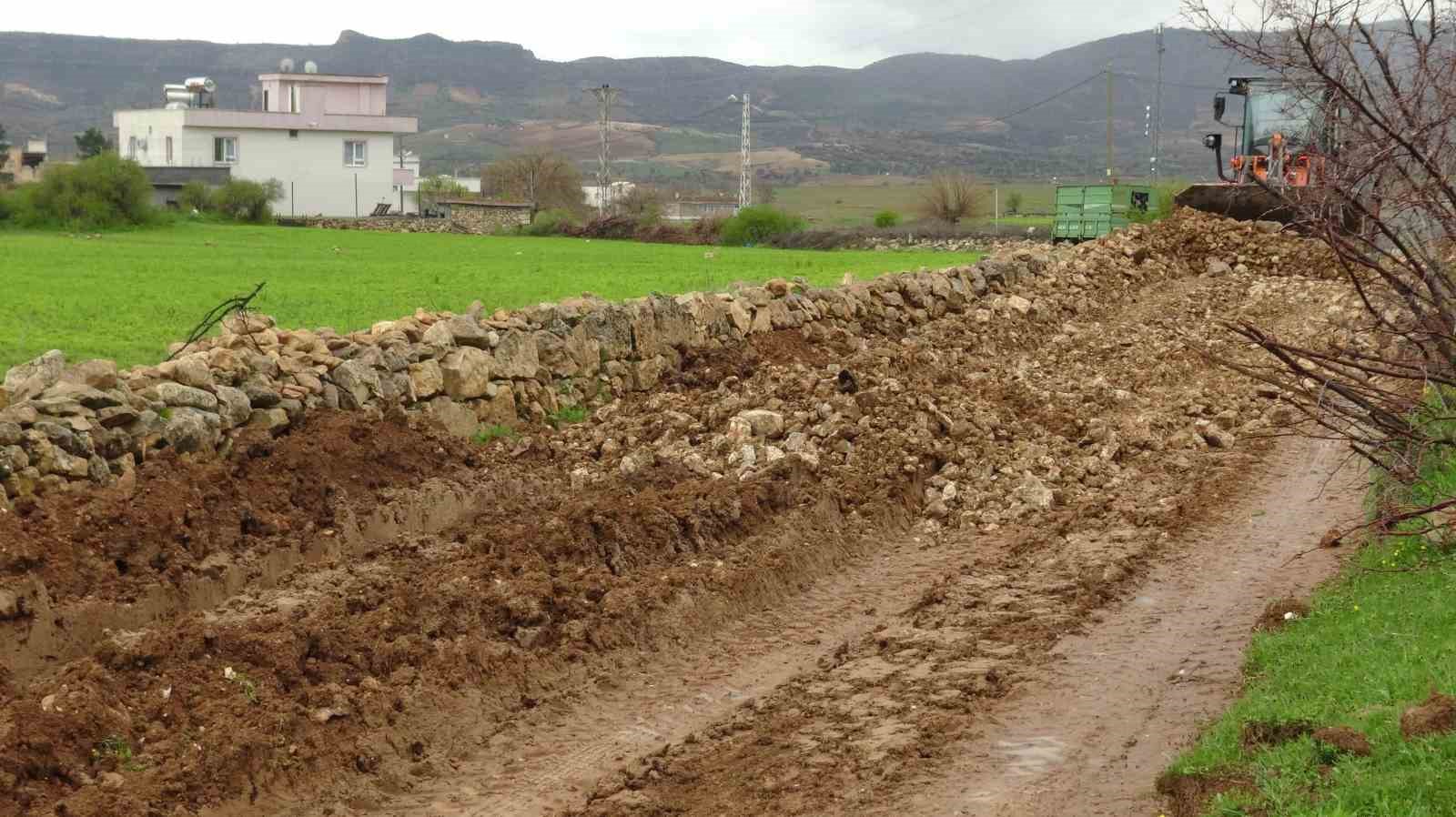batmanda aracta mahsur kalan hastanin yardimina ekipler kostu 2 K5IfBkGT
