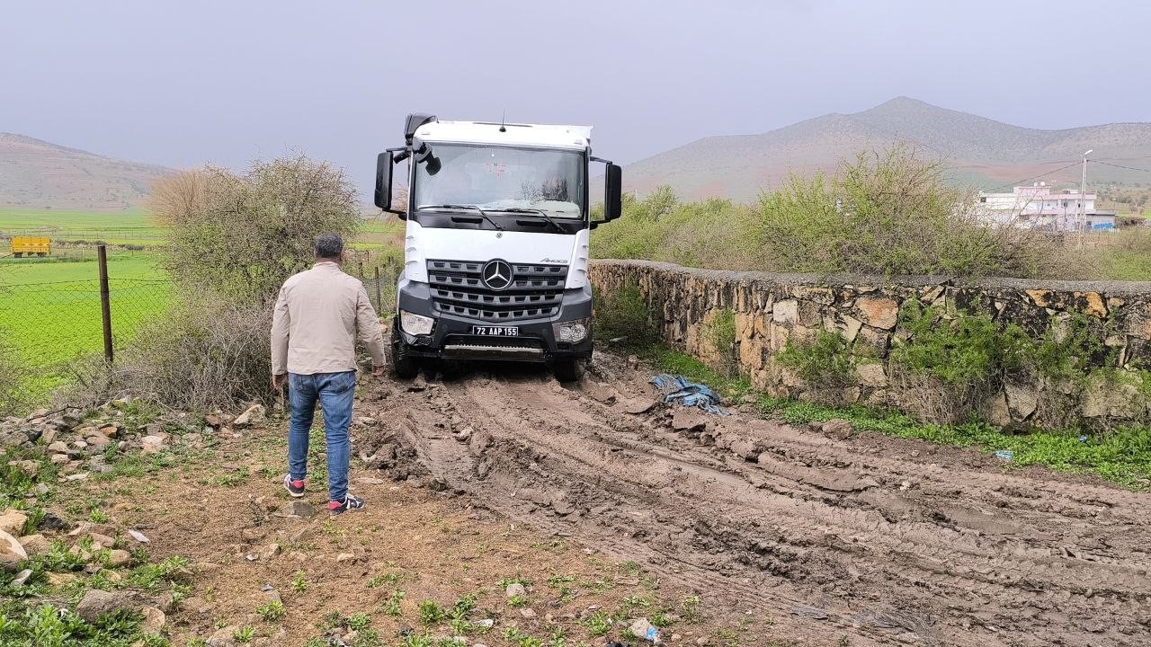 batmanda aracta mahsur kalan hastanin yardimina ekipler kostu 7 cHkF4u8c