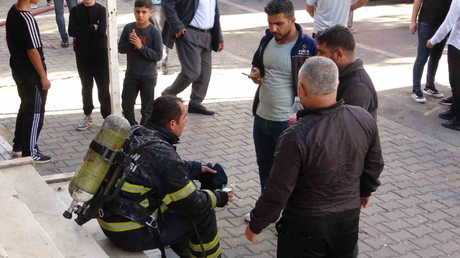 batmanda bir evde cikan yanginda 4 kisi dumandan etkilendi 2 2AFYd5DD