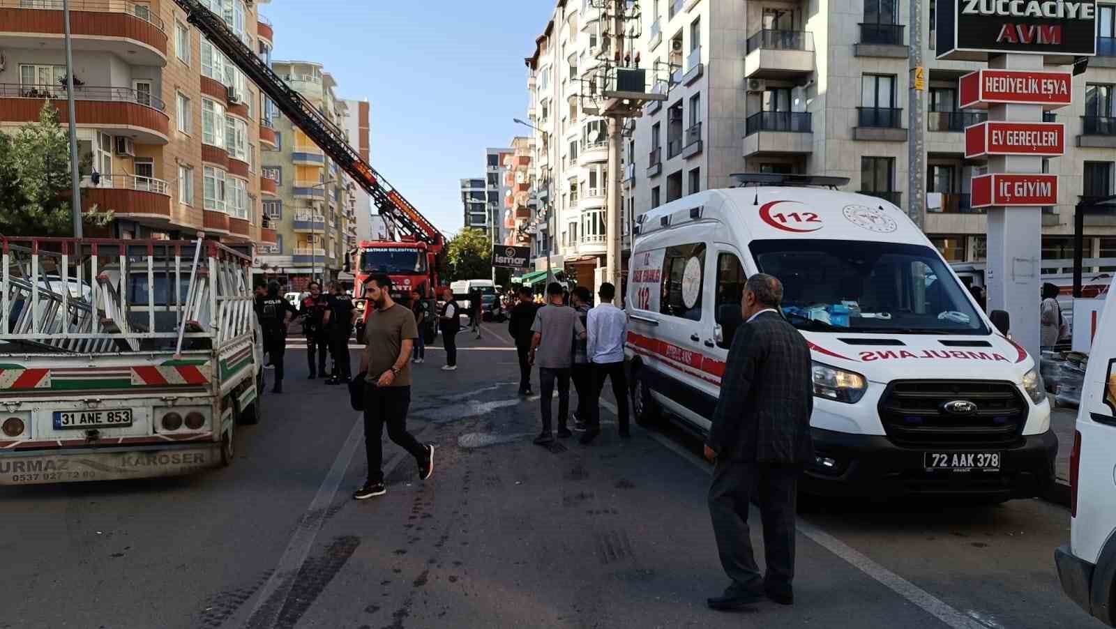 batmanda bir evde cikan yanginda 4 kisi dumandan etkilendi 3