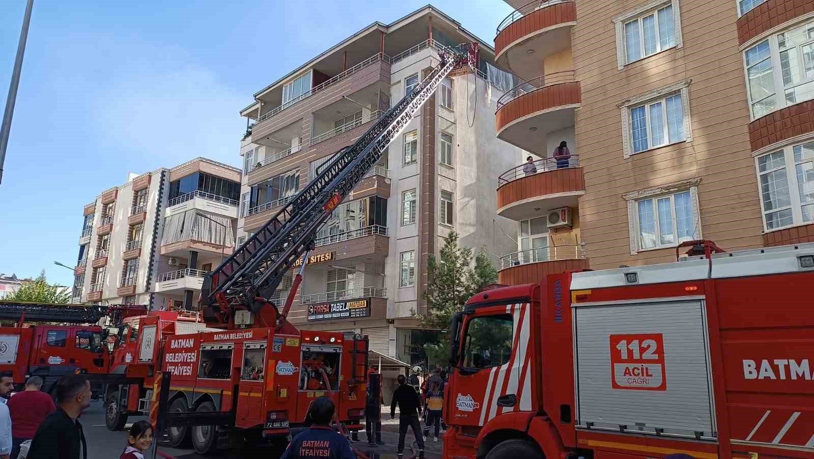batmanda bir evde cikan yanginda 4 kisi dumandan etkilendi 4 ma9MmUvP